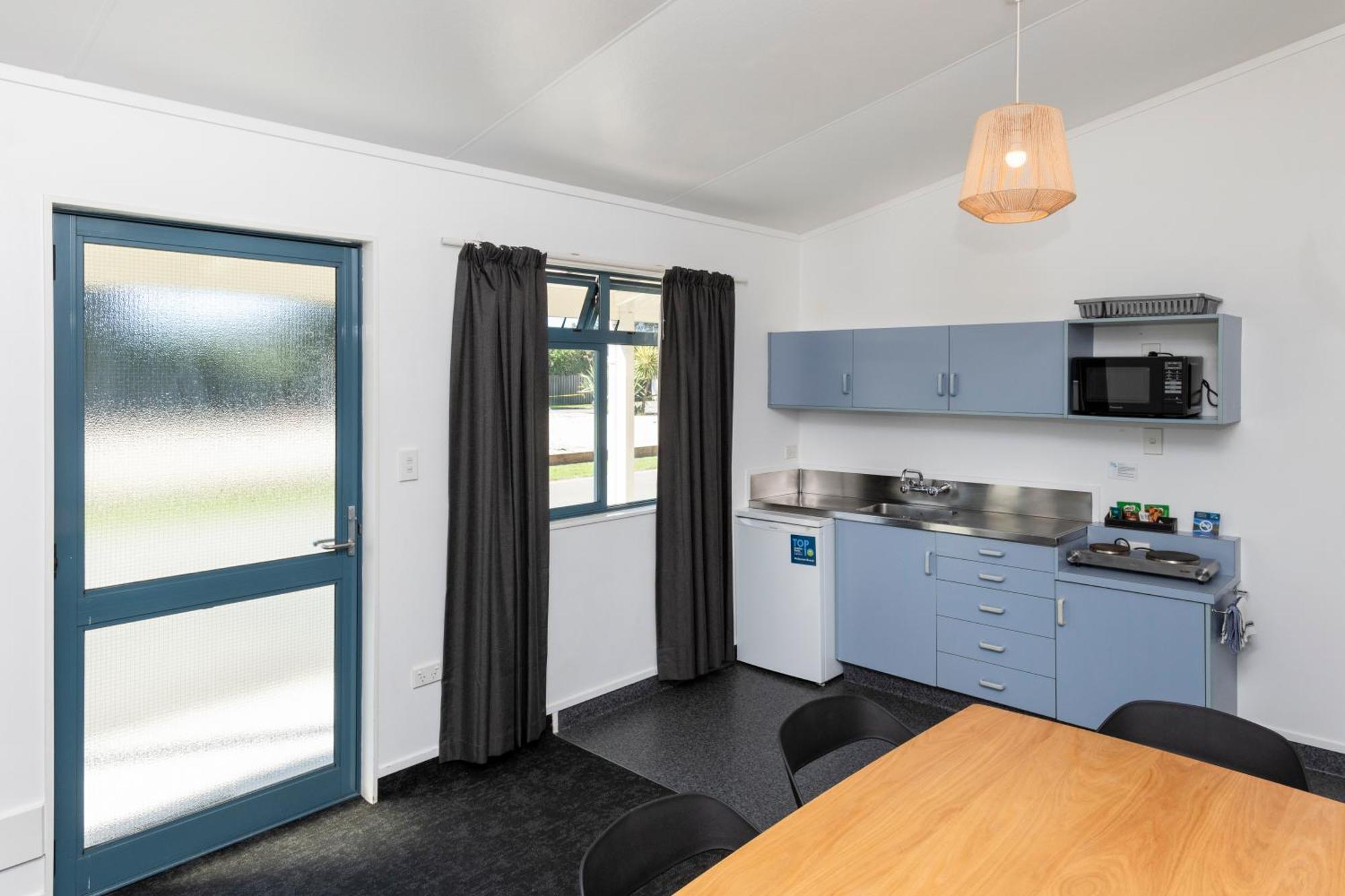 Waikanae Beach Top 10 Holiday Park Gisborne Exterior photo