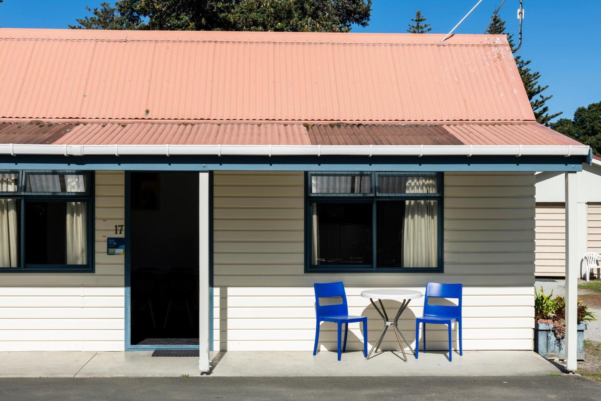 Waikanae Beach Top 10 Holiday Park Gisborne Exterior photo