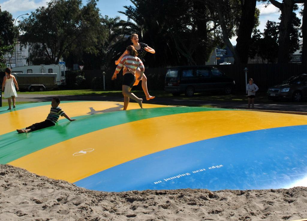 Waikanae Beach Top 10 Holiday Park Gisborne Exterior photo