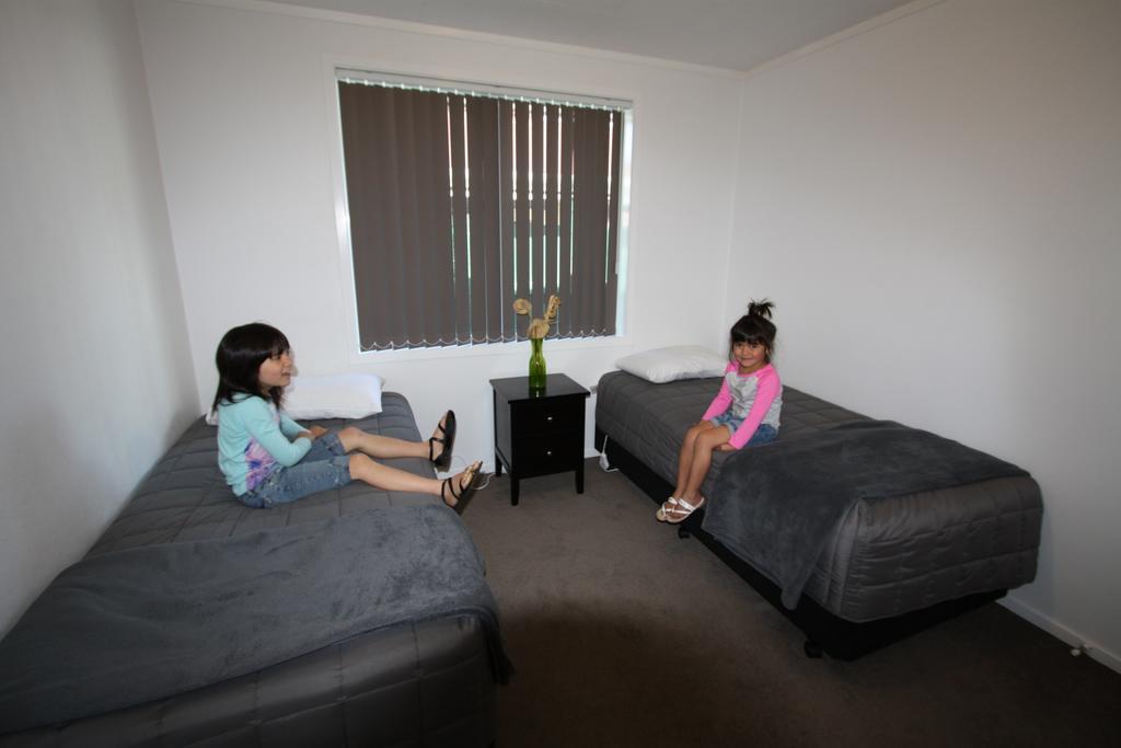 Waikanae Beach Top 10 Holiday Park Gisborne Room photo