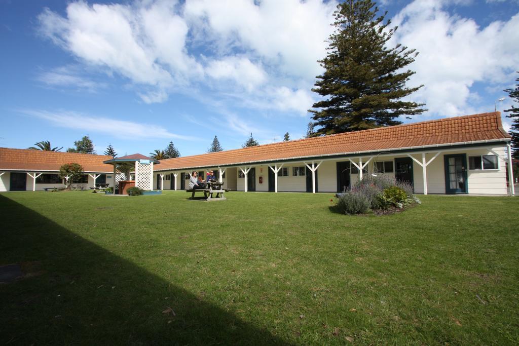 Waikanae Beach Top 10 Holiday Park Gisborne Room photo
